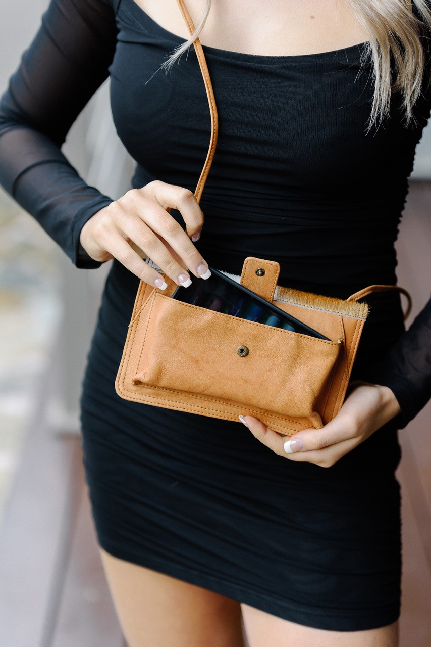 Oakville - Cowhide Wallet Bag